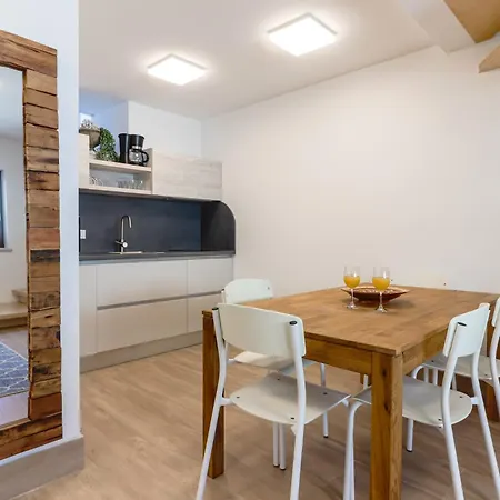 Casanova - Viewpoint Apartman *